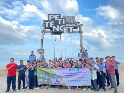 Jeda Semester Genap 2023/2024 (Clean Up Beach)