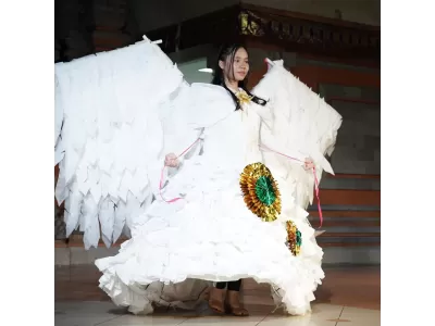 Fashion Show Gaun PLastik Kelas X3
