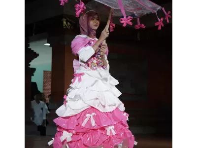 Fashion Show Gaun PLastik Kelas X1